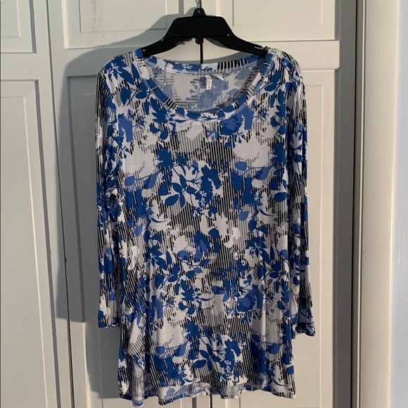 Cato Tops - Cato Blue & White Floral 3/4 Sleeve Tunic EUC